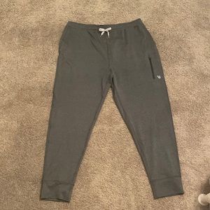 Men’s vuori Sunday performance jobber in charcoal heather